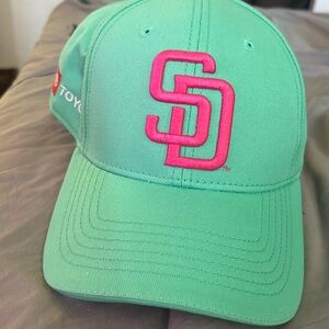 Brand new city connect snapback